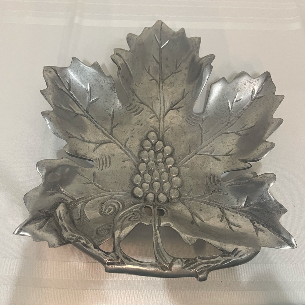 Vintage Pewter Grape Leaf Serving Dish 10.5”X13”X1.5” - Picture 4 of 6